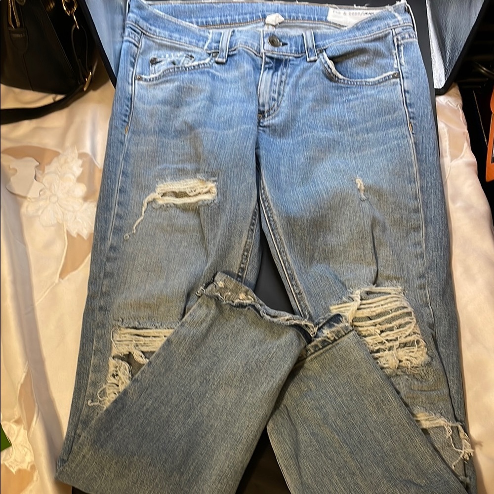 Rag & Bone Women's Distressed Blue Jeans
000538
